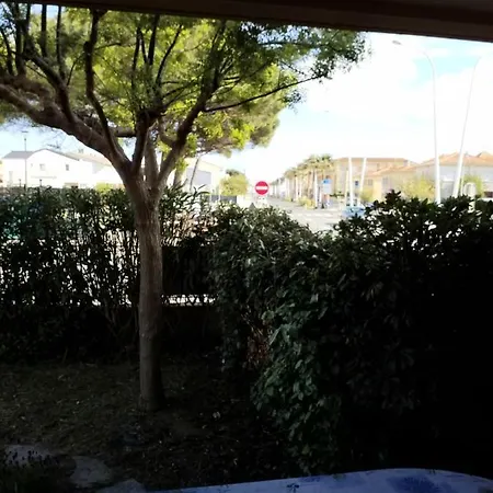 Rez De Jardin Apartment